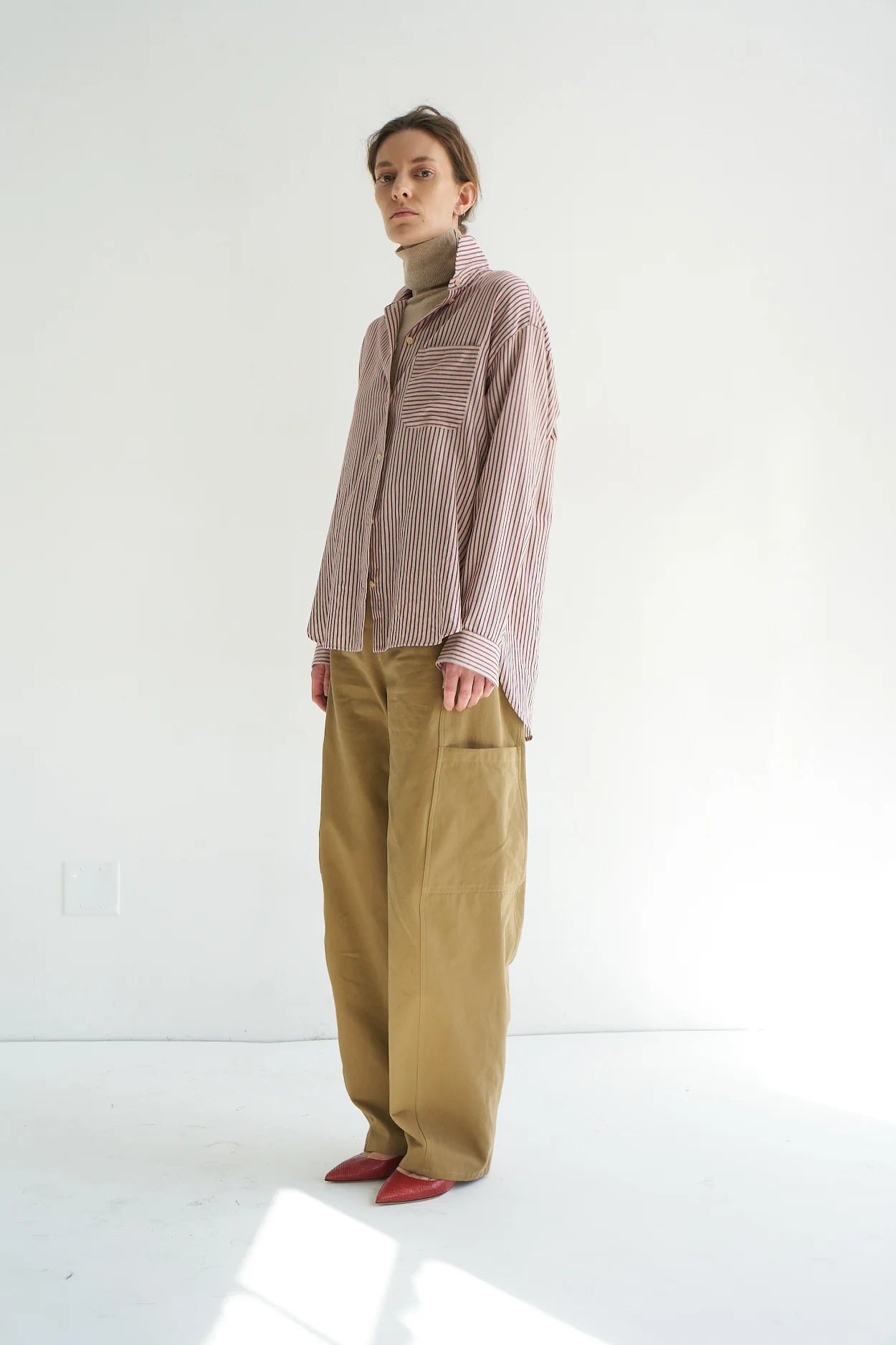 The Stripe Essential Shirt in Burgundy Natural